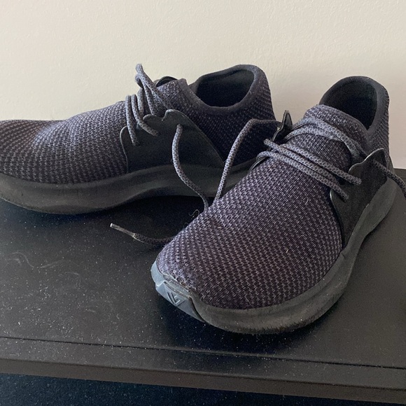 𝅺VESSI • Everyday All Black Sneaker - Picture 2 of 5